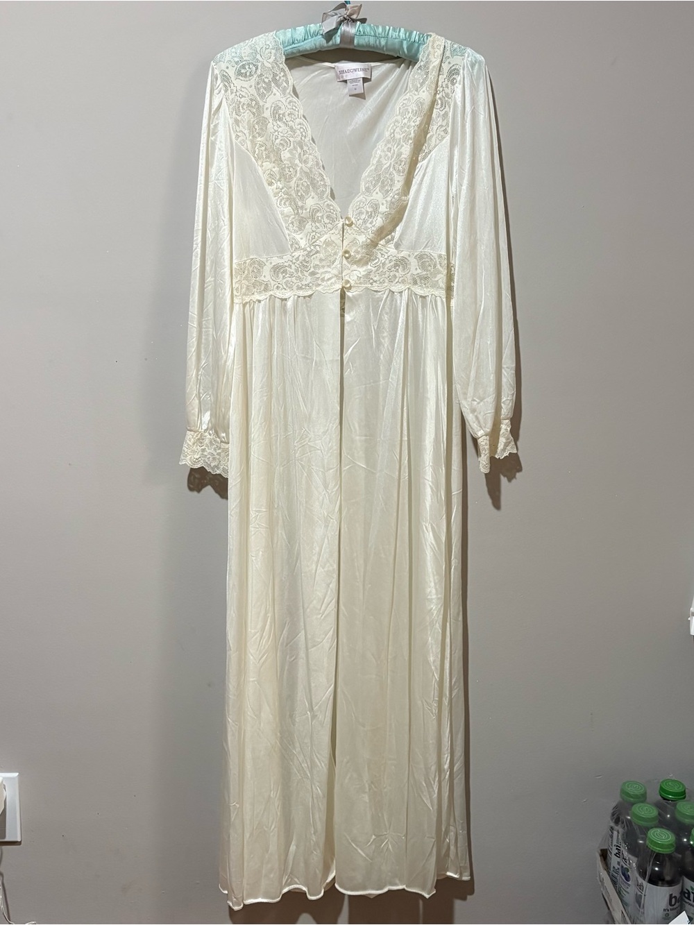 Vintage white lace trim long sleeve robe
